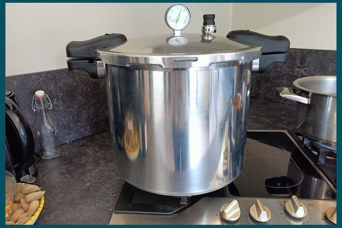 Autoclave ménager pour réaliser des conserves alimentaires