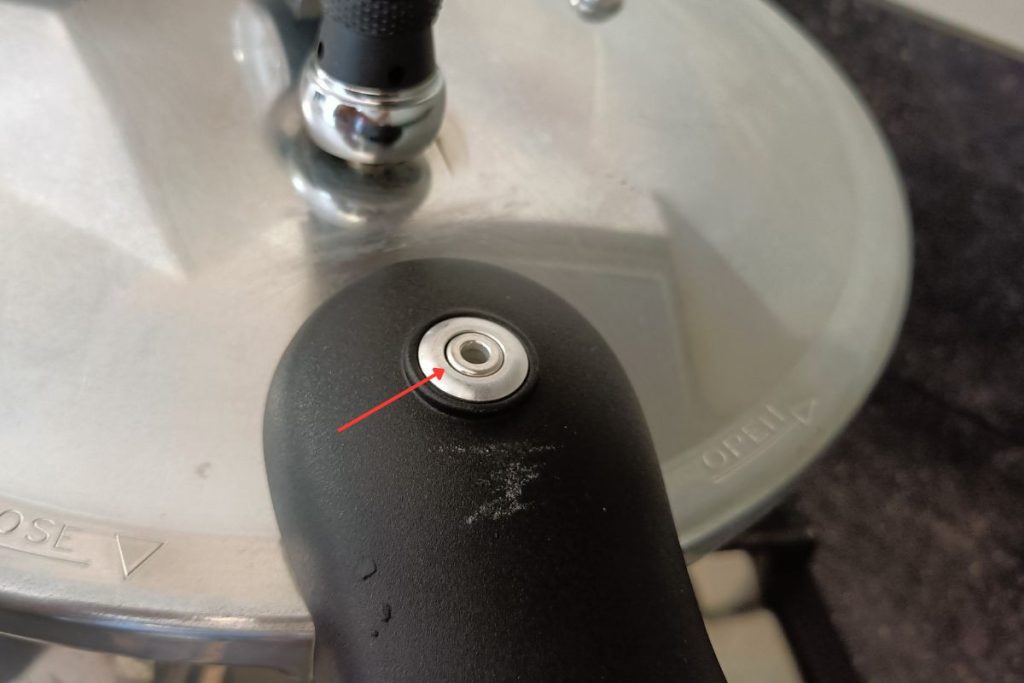 Régulateur de pression et manomètre d’un autoclave ménager